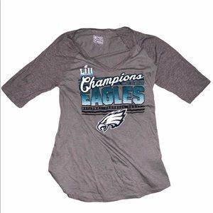 Eagles V-Neck 1/2 Sleeve Size Medium